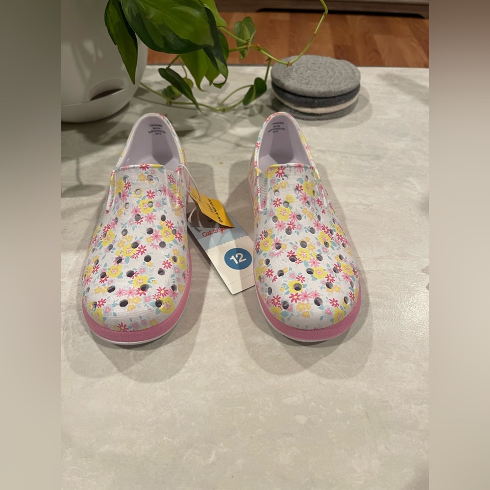NWT Cat & Jack Girls Jese Floral Print Slip On Shoes - Picture 2 of 5